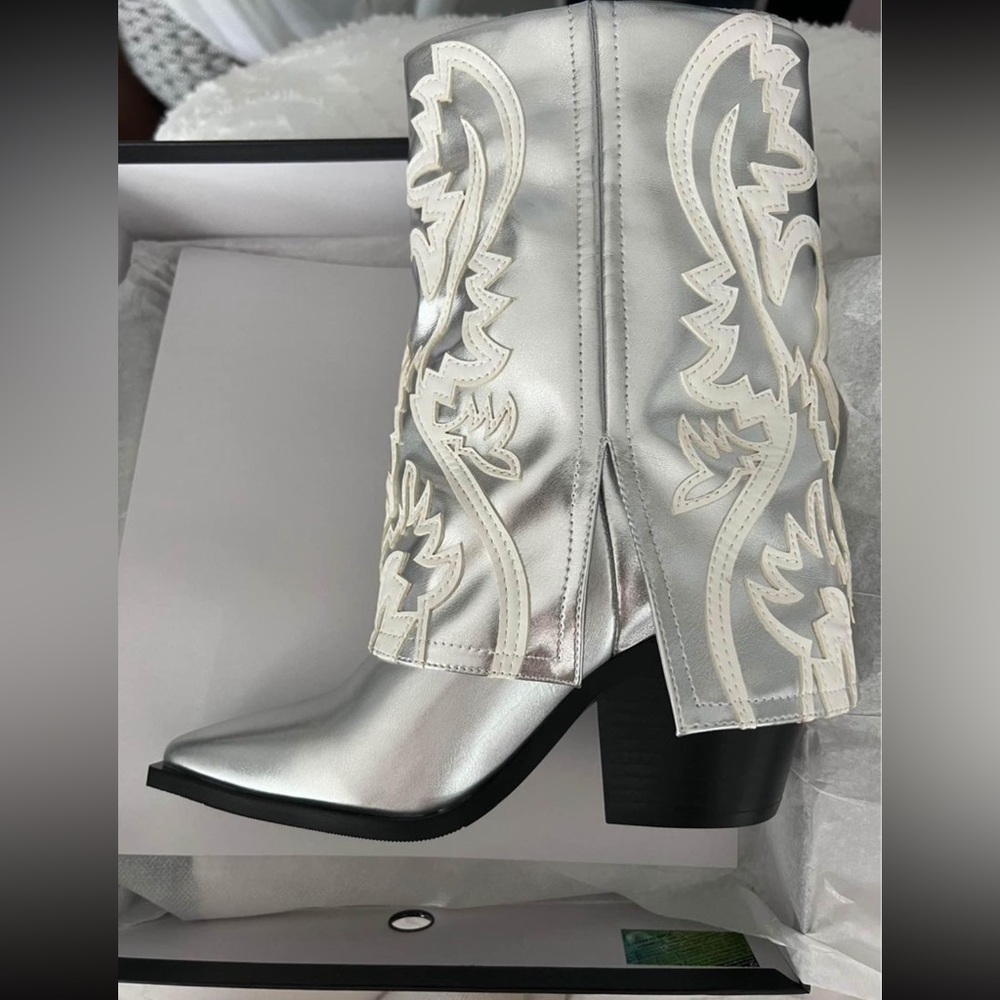 Azalea sang western boots